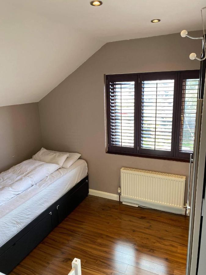 Near Danson Park And The Main Str, Easy Links To The City Welling Exterior photo